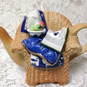 Royal Doulton, Booths Real Old Willow, Blue Willow Teapot 8.5inx5.5inx5.5in