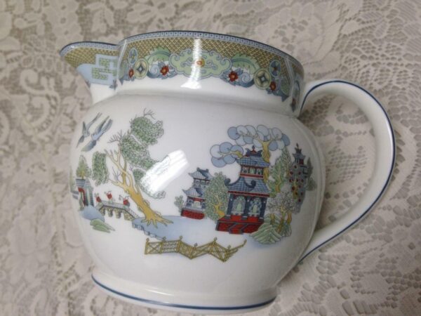 Vintage, Rare, Wedgwood, Gaudy Blue Willow 32 oz 7.5in x 5in Pitcher- Jug