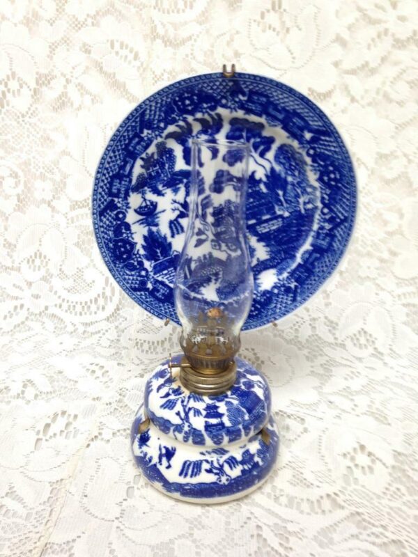 Vintage, Rare, Beautiful 4-pc Blue Willow Oil Lamp with Reflector 9.5in x 6in