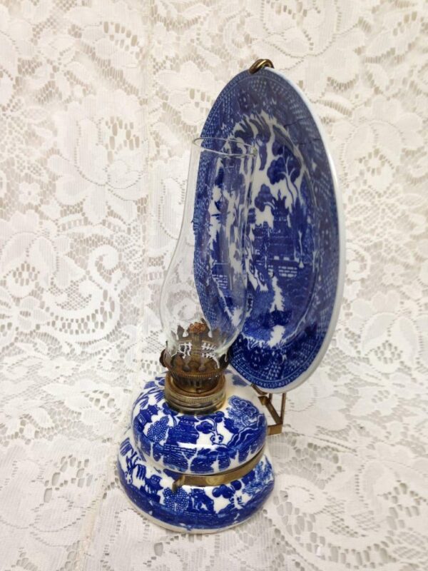 Vintage, Rare, Beautiful 4-pc Blue Willow Oil Lamp with Reflector 9.5in x 6in