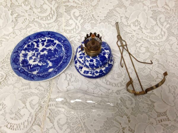 Vintage, Rare, Beautiful 4-pc Blue Willow Oil Lamp with Reflector 9.5in x 6in