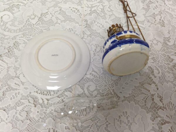 Vintage, Rare, Beautiful 4-pc Blue Willow Oil Lamp with Reflector 9.5in x 6in