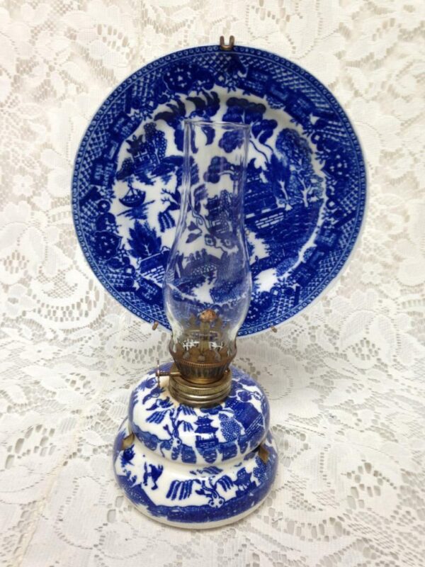 Vintage, Rare, Beautiful 4-pc Blue Willow Oil Lamp with Reflector 9.5in x 6in