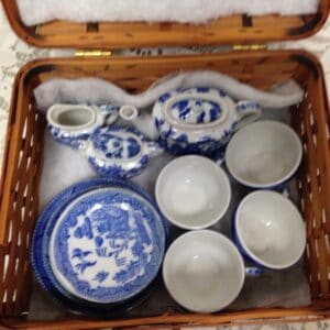 Vintage Occupied Japan Blue Willow 17pc Child’s Tea Set w/ Bamboo Picnic Basket