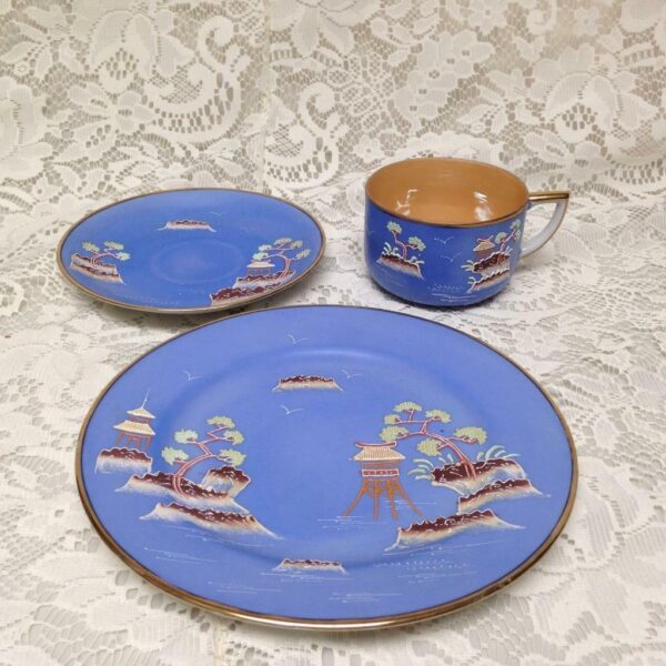 Vintage, Japan, Moriage, Variant Gaudy Blue Willow 7.5in Snack Plate