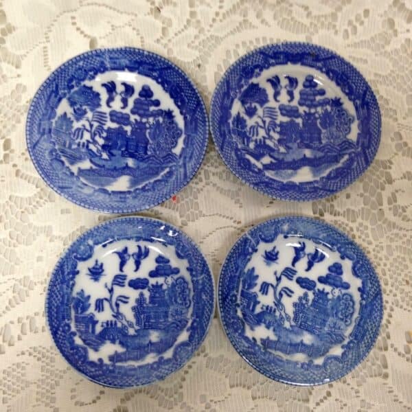 Vintage Occupied Japan Blue Willow 17pc Child’s Tea Set w/ Bamboo Picnic Basket