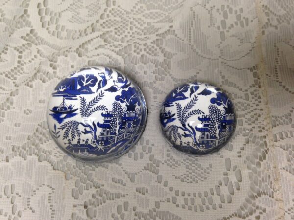 Beautiful, Rare, 3-inch Blue Willow Paper Weight