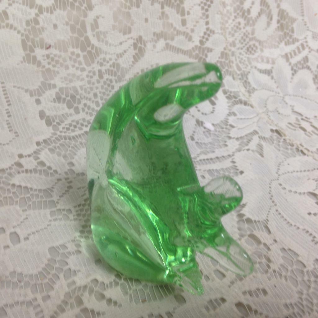 Vintage, Heavy Green Fish Figural Paper Weight 4in x 4in