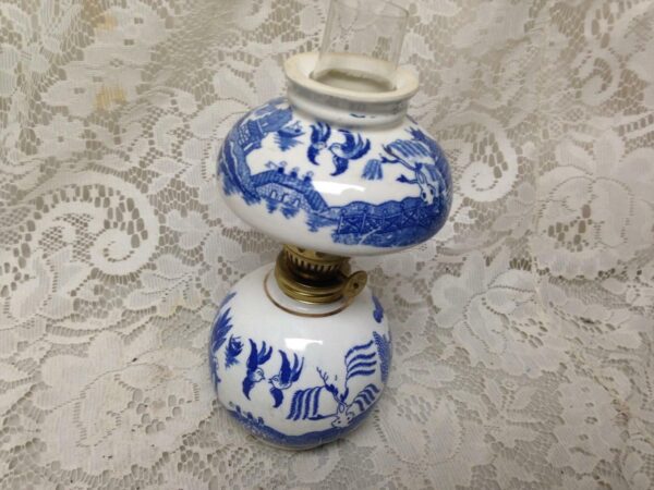 Vintage, Rare, Beautiful, 4-pc Blue Willow 8.5in Tall Oil Lamp (#3)