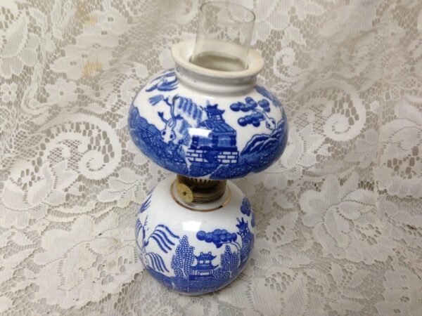 Vintage, Rare, Beautiful, 4-pc Blue Willow 8.5in Tall Oil Lamp (#3)