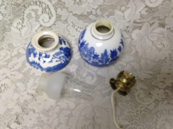 Vintage, Rare, Beautiful, 4-pc Blue Willow 8.5in Tall Oil Lamp (#3)