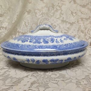 Vintage, Ruth Ann Irostone, 2pc Blue Willow, Largel Soup Tureen 11in x 8in x 5in