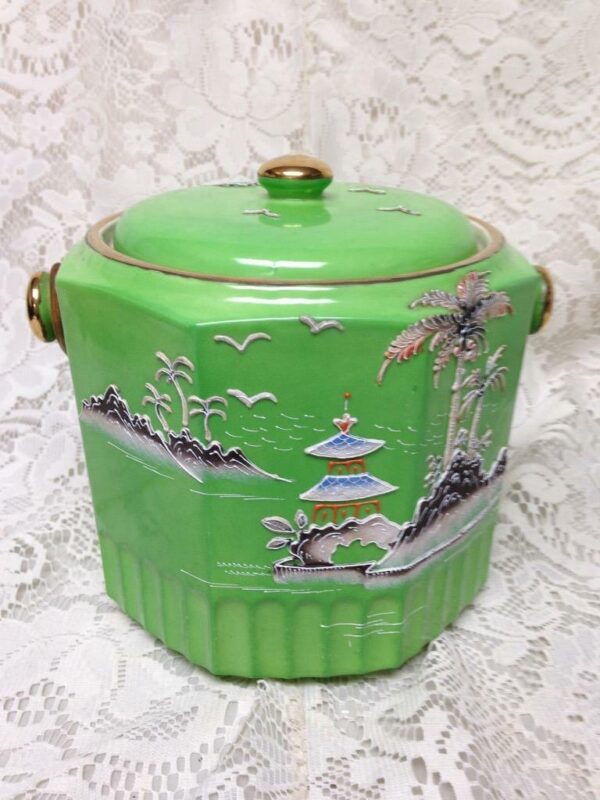 Vintage 1920s, Japan Variant Gaudy Blue Willow, 7in x 8in Biscuit Jar (B)