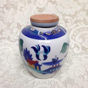 Vintage, Japan, Gaudy Blue Willow Tea Jar 5in H x 4in W (B)