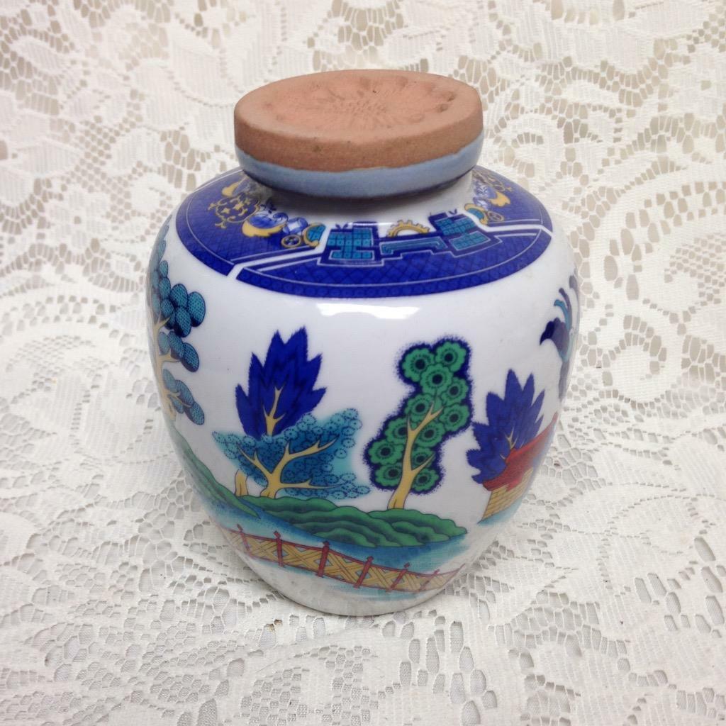 Vintage, Japan, Gaudy Blue Willow Tea Jar 5in H x 4in W (B)