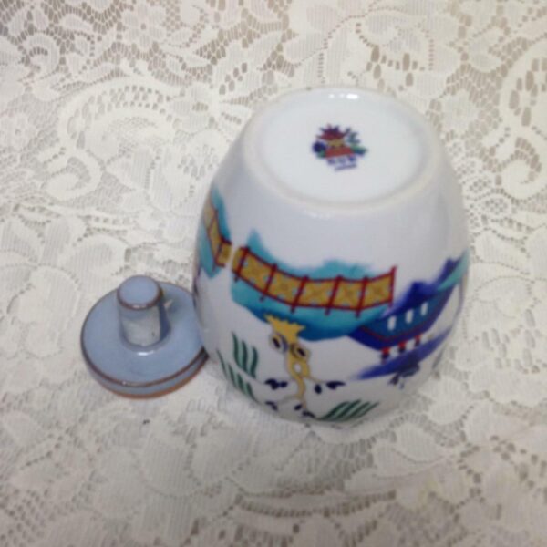 Vintage, Japan, Gaudy Blue Willow Tea Jar 5in H x 4in W (B)