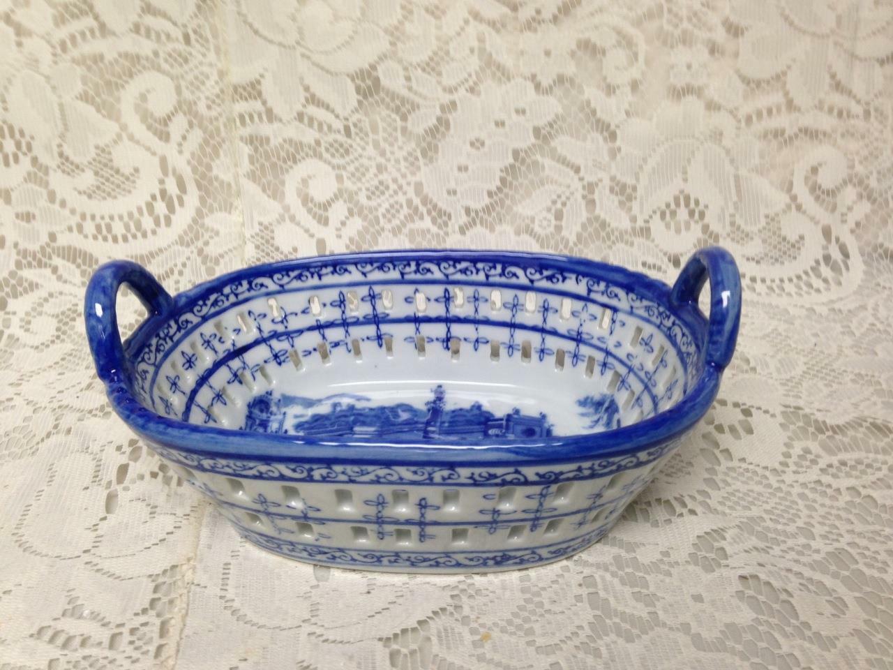 European Scene, Reticulated Twin Handled Bread Basket, Medium 7.5inx5inx3.5in T