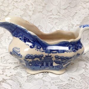 Vintage, Buffalo Pottery, Blue Willow Gravy Boat 8in x 4.5in x 4in