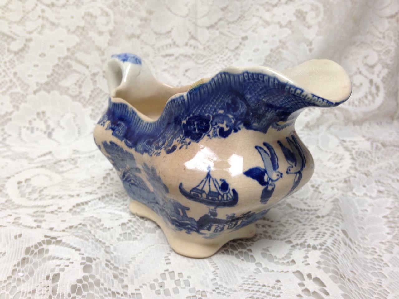 Vintage, Buffalo Pottery, Blue Willow Gravy Boat 8in x 4.5in x 4in