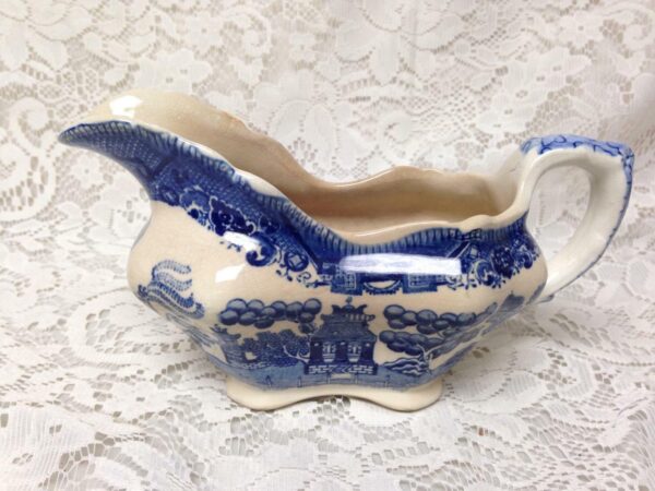 Vintage, Buffalo Pottery, Blue Willow Gravy Boat 8in x 4.5in x 4in