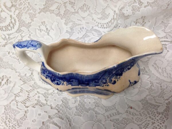 Vintage, Buffalo Pottery, Blue Willow Gravy Boat 8in x 4.5in x 4in