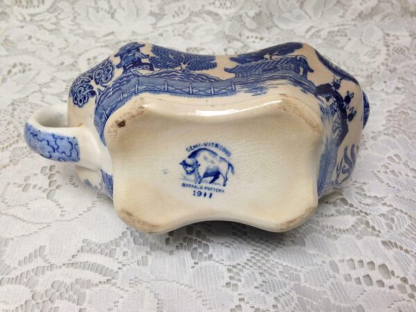 Vintage, Buffalo Pottery, Blue Willow Gravy Boat 8in x 4.5in x 4in