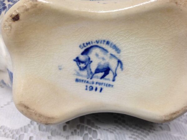 Vintage, Buffalo Pottery, Blue Willow Gravy Boat 8in x 4.5in x 4in
