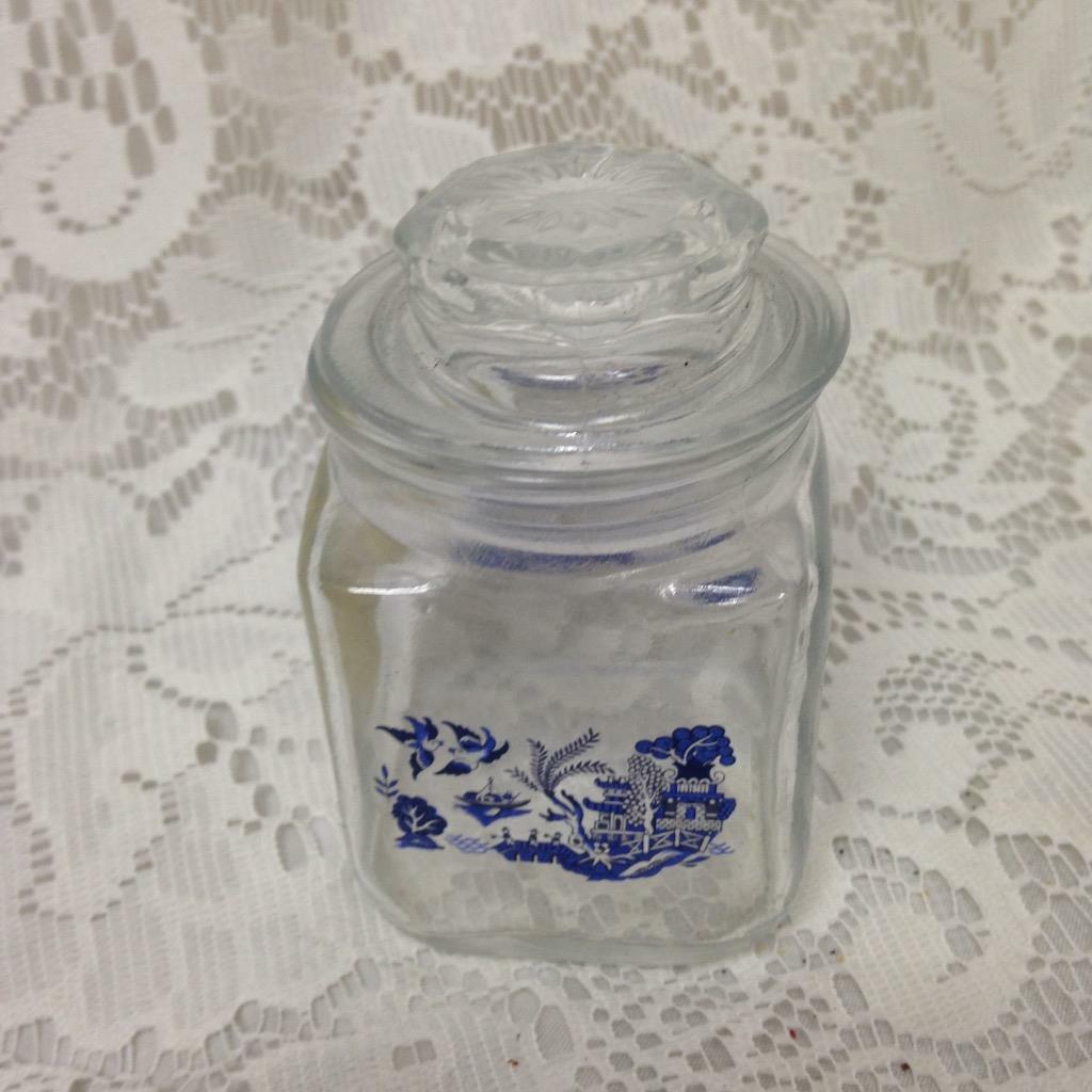 Vintage, Blue Willow Lidded Spice Jar, Tea, Coffee or Jam Jar 3.5in x 2in Sq.