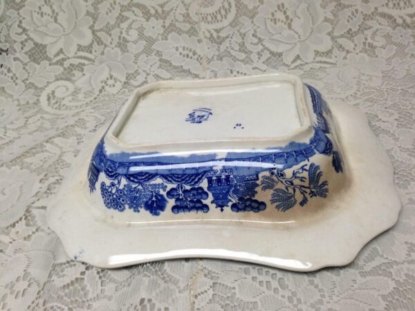 Vintage Buffalo Pottery Blue Willow Vegetable Bowl (No Lid) 11in x 9.5in x 2in