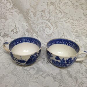 Vintage, Blue Willow, 2pc Cups 2.5in x 5in