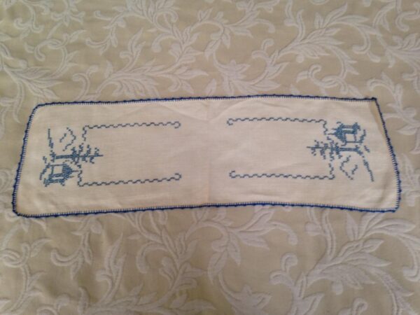 Vintage, Blue Willow, 7pc Needlework Cross-Stitched Table Runner and Doilies