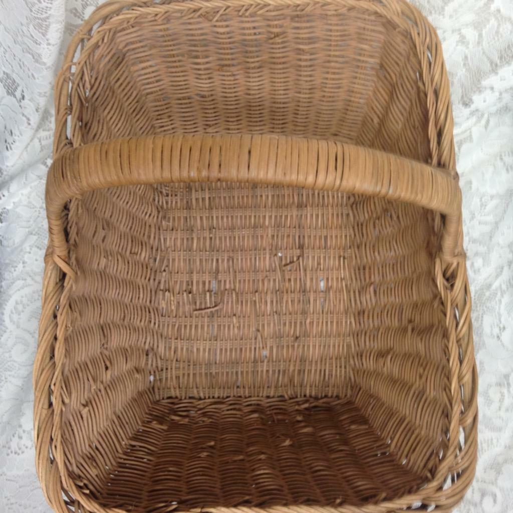 Vintage, Well-made, 18in x 13in x 8in Wicker Basket