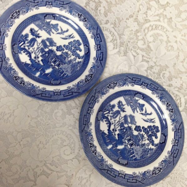 Vintage, Blue Willow 2pc Churchill England Dinner Plates 10in D