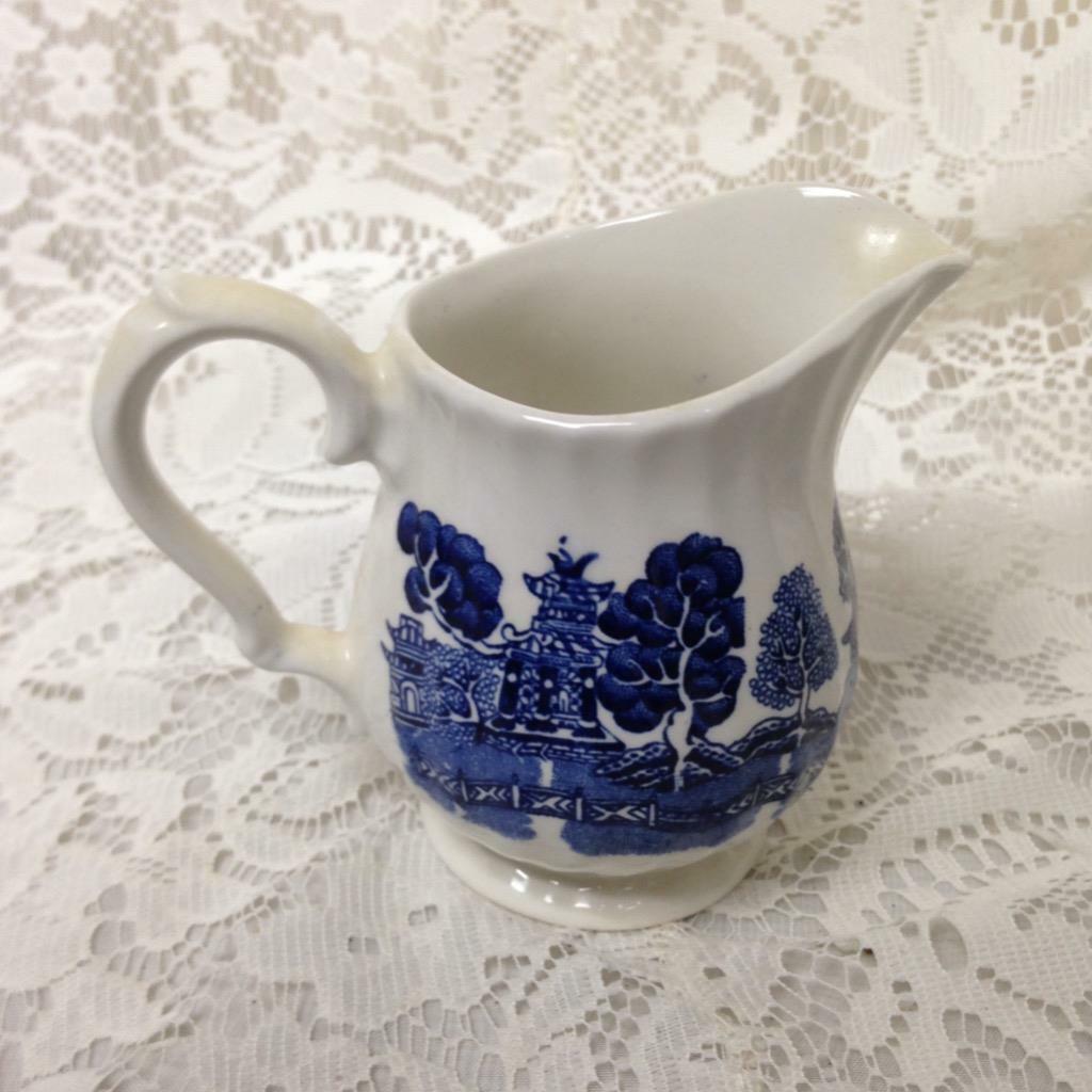 Vintage, Crown Clarence Blue Willow Creamer 4in x 4.5in