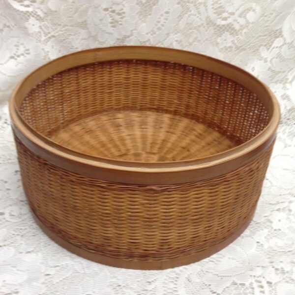 Vintage Sewing Basket, Fruit Basket, Egg Basket, Flower Basket. 5.5in H x 11in D