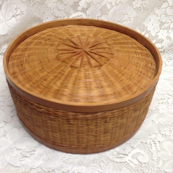 Vintage Sewing Basket, Fruit Basket, Egg Basket, Flower Basket. 5.5in H x 11in D