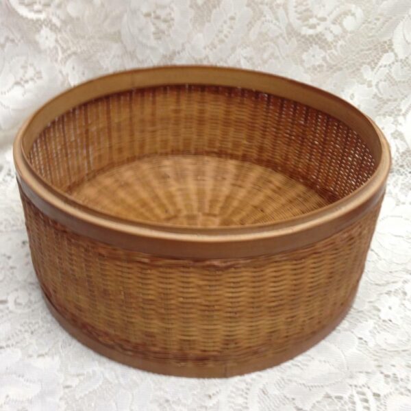 Vintage Sewing Basket, Fruit Basket, Egg Basket, Flower Basket. 5.5in H x 11in D