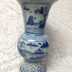 Vintage, Variant Blue Willow Large, Heavy Temple Jar 10in x 6in