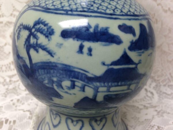 Vintage, Variant Blue Willow Large, Heavy Temple Jar 10in x 6in