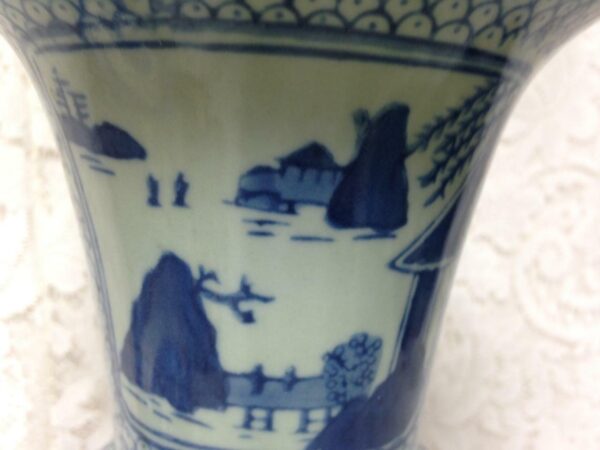 Vintage, Variant Blue Willow Large, Heavy Temple Jar 10in x 6in