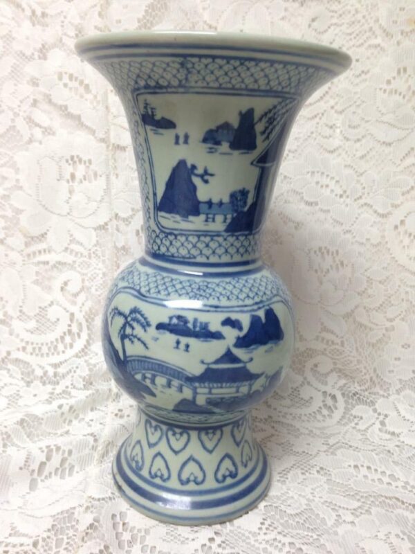 Vintage, Variant Blue Willow Large, Heavy Temple Jar 10in x 6in