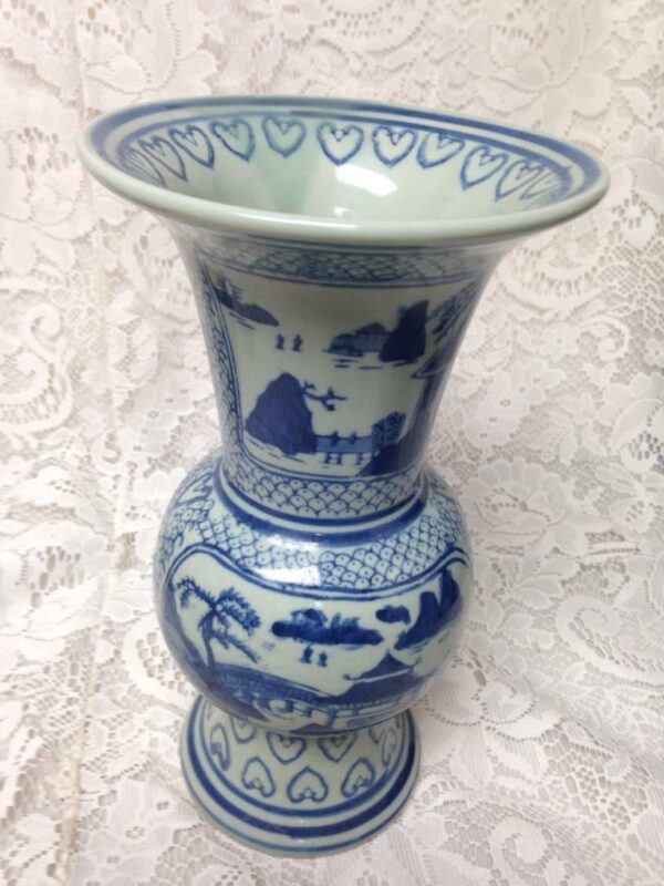 Vintage, Variant Blue Willow Large, Heavy Temple Jar 10in x 6in