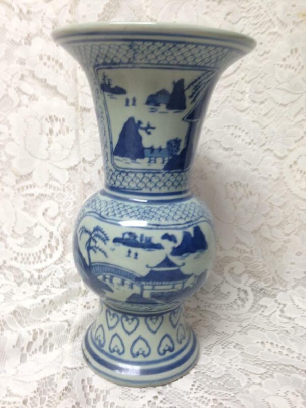 Vintage, Variant Blue Willow Large, Heavy Temple Jar 10in x 6in