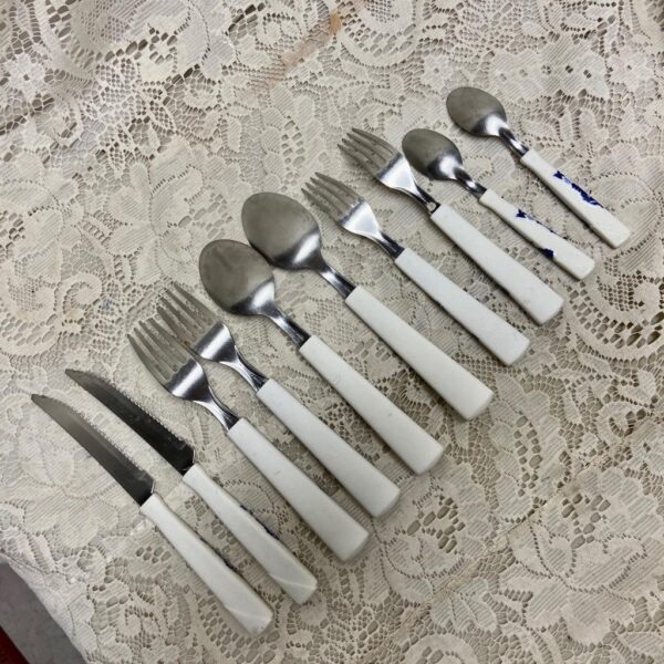 Vintage, Tramontina Brazil, 10pc Blue Willow Flatware, Service fo 2. (C)