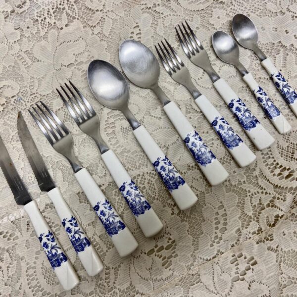 Vintage, Tramontina Brazil, 10pc Blue Willow Flatware, Service fo 2. (C)