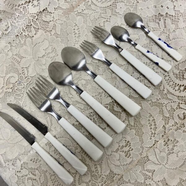 Vintage, Tramontina Brazil, 10pc Blue Willow Flatware, Service fo 2. (C)