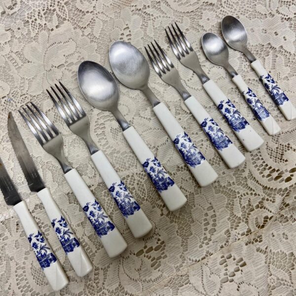 Vintage, Tramontina Brazil, 10pc Blue Willow Flatware, Service fo 2. (C)