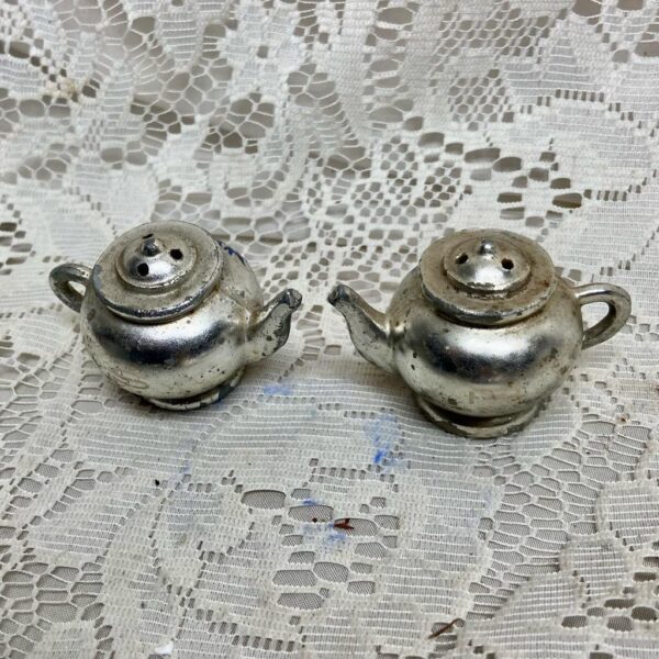 Vintage, 3pc Blue Willow Silver plated Figural Teapot Salt and Pepper Shaker Set