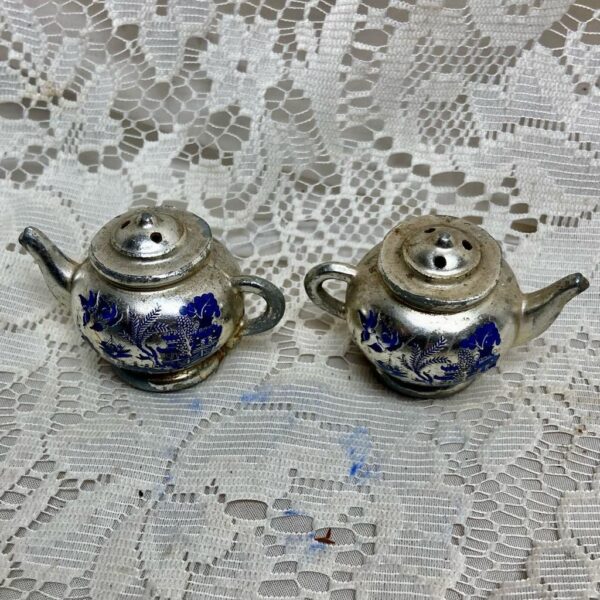 Vintage, 3pc Blue Willow Silver plated Figural Teapot Salt and Pepper Shaker Set