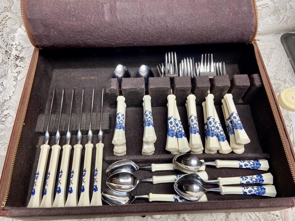 Vintage, 30-pc Oxford Hall Japan Blue Willow Flatware, Service for 6 with Box(B)